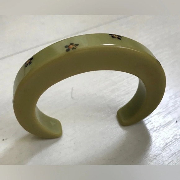 BAKELITE Vintage 1940s Avocado Cuff Bracelet Painted Flowers Simichrome TESTED - Picture 2 of 5